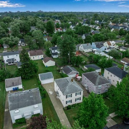 Gorgeous 2 Queen Bedroom Lower Apartment In North Buffalo With Free Driveway Parking Экстерьер фото