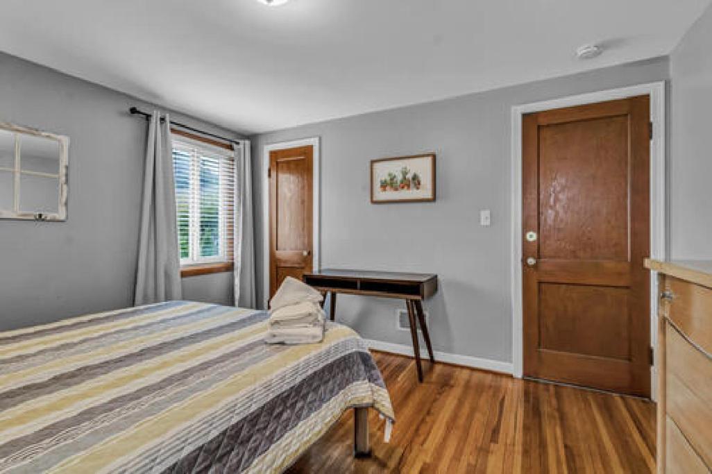 Gorgeous 2 Queen Bedroom Lower Apartment In North Buffalo With Free Driveway Parking Экстерьер фото