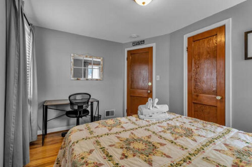 Gorgeous 2 Queen Bedroom Lower Apartment In North Buffalo With Free Driveway Parking Экстерьер фото