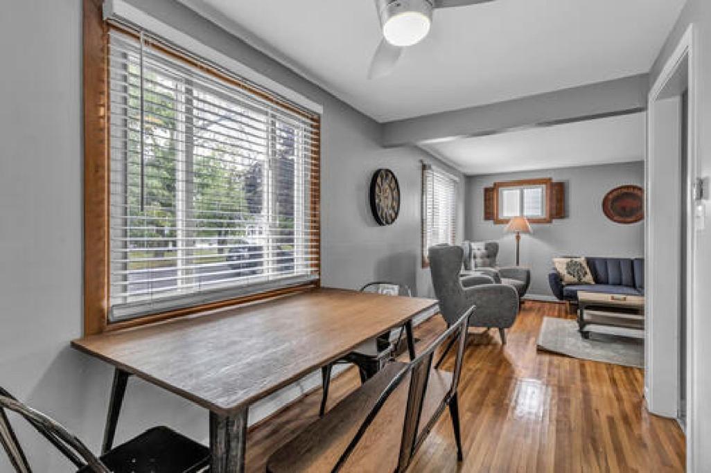 Gorgeous 2 Queen Bedroom Lower Apartment In North Buffalo With Free Driveway Parking Экстерьер фото