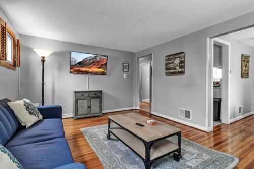 Gorgeous 2 Queen Bedroom Lower Apartment In North Buffalo With Free Driveway Parking Экстерьер фото