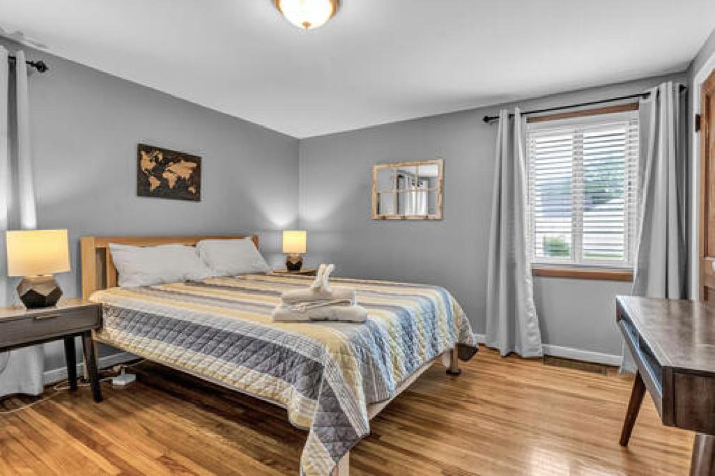 Gorgeous 2 Queen Bedroom Lower Apartment In North Buffalo With Free Driveway Parking Экстерьер фото